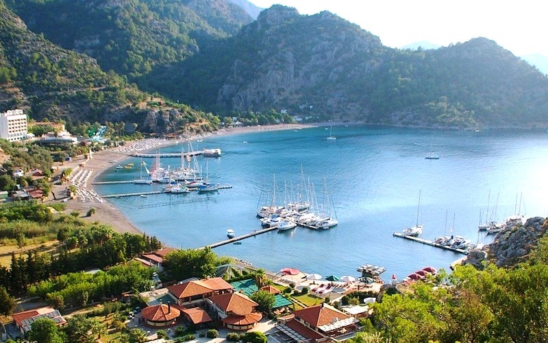 Çiftlik Bay